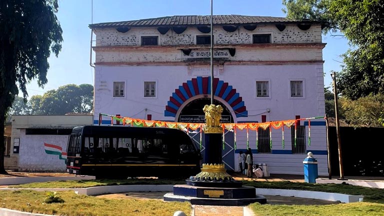 nava swatantra horatada tejaswi kudigalu column