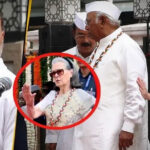 Sonia Gandhi caught Asking to Stop National Song Vande Mataram After 2nd Stanza