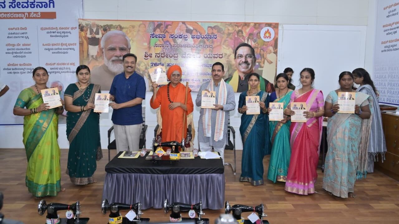ಪ್ರಧಾನಿ ಮೋದಿ ಜನ್ಮದಿನಾಚರಣೆ: ಧಾರವಾಡ ಕ್ಷೇತ್ರದಲ್ಲಿ 14,838 ಮಹಿಳೆಯರಿಗೆ ಹೊಲಿಗೆ ತರಬೇತಿ, 959 ಉಚಿತ ಹೊಲಿಗೆ ಯಂತ್ರ ವಿತರಣೆ