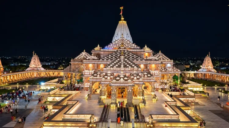 ದೀಪಾವಳಿಗೆ ಮುನ್ನ ವಿದ್ಯುತ್ ದೀಪಗಳಿಂದ ಕಂಗೊಳಿಸಿದ ಅಯೋಧ್ಯೆಯ ರಾಮಮಂದಿರ