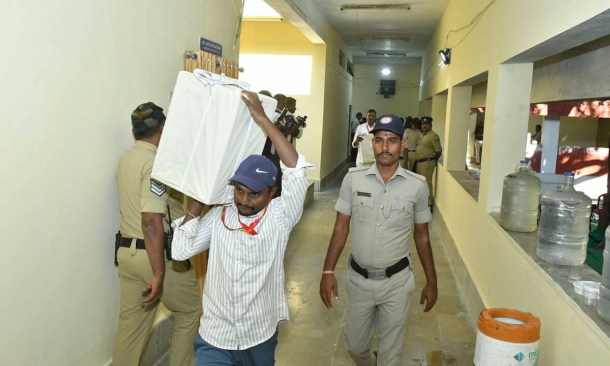 ಈಶಾನ್ಯ ಶಿಕ್ಷಕರ ಕ್ಷೇತ್ರ: ಮತಪತ್ರಗಳ ಬಂಡ್ಲಿಂಗ್ ಪೂರ್ಣ: ಮತ ಎಣಿಕೆ ಶುರು